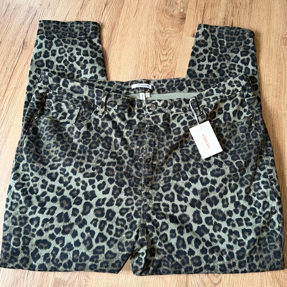 Good American good waist crop green animal print jeans - Picture 6 of 8